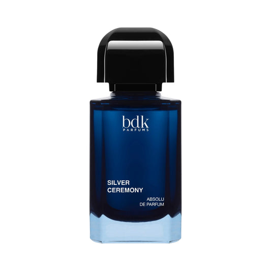 BDK Parfums Silver Ceremony Absolu de Parfum v 50 ml tmavomodrom sklenenom flakóne s čiernym uzáverom.